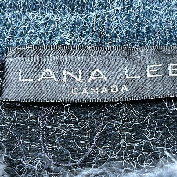 Lana Lee Canada blue knit sweater. Fabric and size tag missing. Size Medium. - Picture 2 of 15